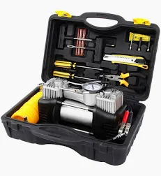 COMPRESOR DE AIRE 12, 150 PSI (COM002) CON VALIJA PLASTICA Y JUEGO DE HERRAMIENTAS